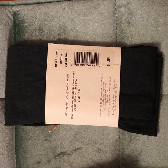 🎀NWT 2 pr of regular tights 1 pr of footless Sz M - Picture 3 of 4